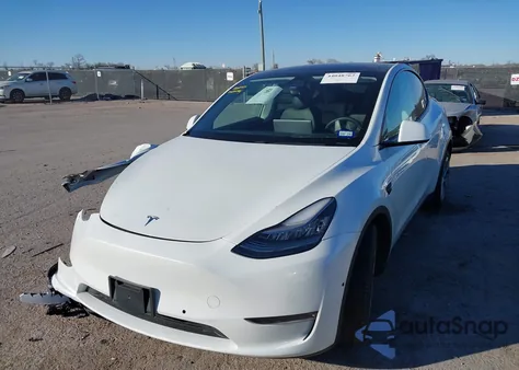 2021 Tesla Model Y Long Range Dual Motor All-Wheel Drive z USA, uszkodzony, nr VIN 5YJYGDEEXMF071658